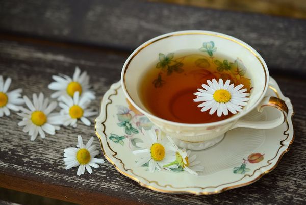 Jak prawidłowo parzyć herbaty liściaste: poradnik dla koneserów
