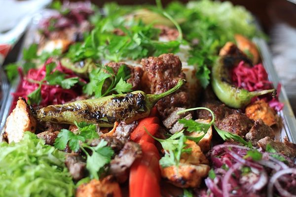 Podniebne przygody na kołach: rzut okiem na mobilne franczyzy gastronomiczne